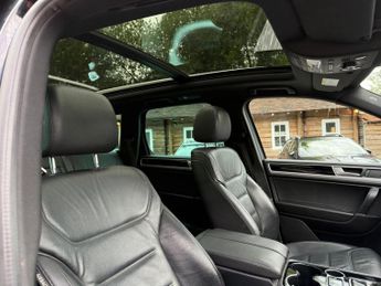 Volkswagen Touareg 3.0 TDI V6 BlueMotion Tech R-Line Plus Tiptronic 4WD Euro 6 (s/s