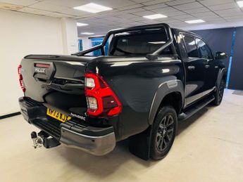 Toyota Hilux 2.8 D-4D Invincible X Auto 4WD Euro 6 (s/s) 4dr