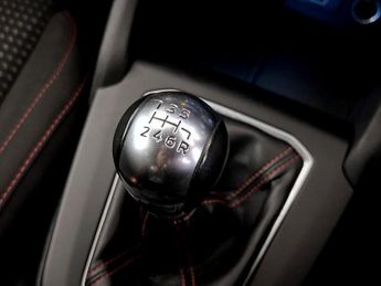 Ford Focus 1.0T EcoBoost MHEV ST-Line Euro 6 (s/s) 5dr