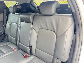 Hyundai Santa Fe 2.2 CRDi Blue Drive Premium Auto 4WD Euro 6 (s/s) 5dr (7 Seat)