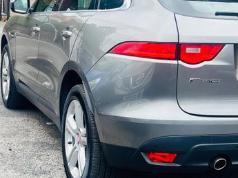Jaguar F-PACE 2.0 D240 Portfolio Auto AWD Euro 6 (s/s) 5dr