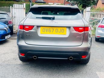Jaguar F-PACE 2.0 D240 Portfolio Auto AWD Euro 6 (s/s) 5dr