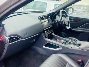Jaguar F-PACE 2.0 D240 Portfolio Auto AWD Euro 6 (s/s) 5dr
