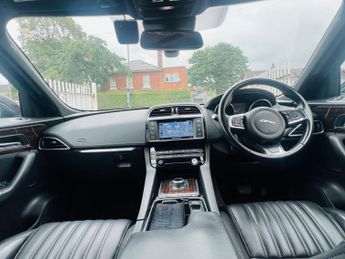 Jaguar F-PACE 2.0 D240 Portfolio Auto AWD Euro 6 (s/s) 5dr