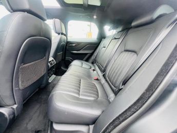 Jaguar F-PACE 2.0 D240 Portfolio Auto AWD Euro 6 (s/s) 5dr