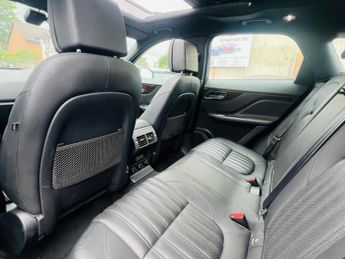 Jaguar F-PACE 2.0 D240 Portfolio Auto AWD Euro 6 (s/s) 5dr