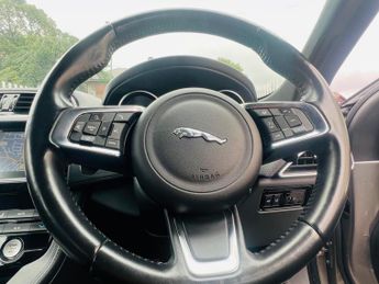 Jaguar F-PACE 2.0 D240 Portfolio Auto AWD Euro 6 (s/s) 5dr
