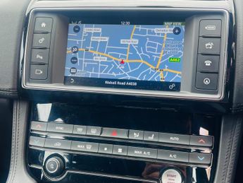 Jaguar F-PACE 2.0 D240 Portfolio Auto AWD Euro 6 (s/s) 5dr