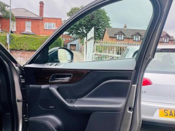 Jaguar F-PACE 2.0 D240 Portfolio Auto AWD Euro 6 (s/s) 5dr