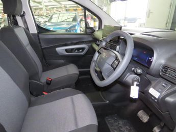 TOYOTA PROACE CITY VERSO L1 ICON