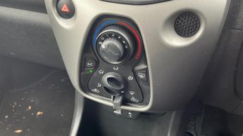 Toyota AYGO 1.0 VVT-i x-play x-shift Euro 6 5dr