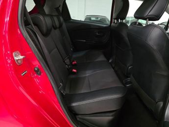 Toyota Yaris 1.5 VVT-h Excel E-CVT Euro 6 5dr (15in Alloy)