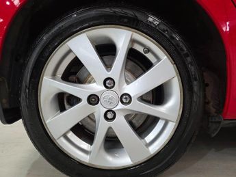 Toyota Yaris 1.5 VVT-h Excel E-CVT Euro 6 5dr (15in Alloy)