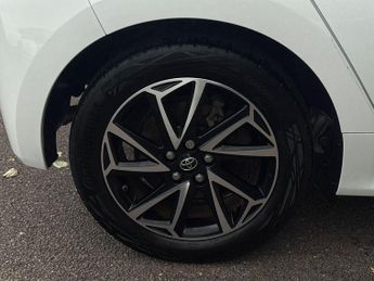 Toyota Yaris 1.5 VVT-h Design E-CVT Euro 6 (s/s) 5dr