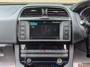 Jaguar F-PACE 2.0 D180 R-Sport Auto AWD Euro 6 (s/s) 5dr