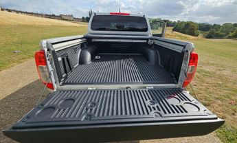 Nissan Navara 2.3 dCi Tekna Auto 4WD Euro 6 4dr