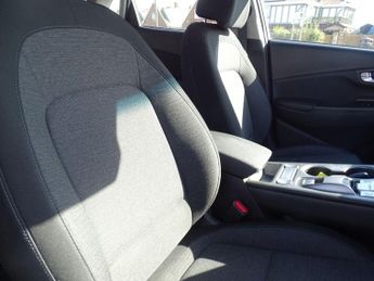 Hyundai KONA 39kWh SE Connect Auto 5dr (10.5kW Charger)