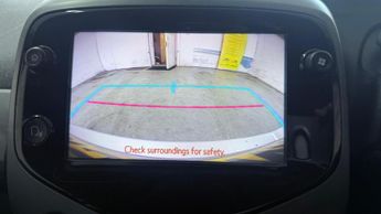 Toyota AYGO 1.0 VVT-i x-trend Funroof x-shift Euro 6 5dr