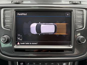 Volkswagen Tiguan 2.0 TDI BlueMotion Tech SEL DSG 4Motion Euro 6 (s/s) 5dr