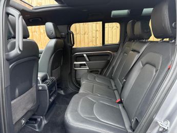 Land Rover Defender 110 3.0 D250 MHEV X-Dynamic SE Auto 4WD Euro 6 (s/s) 5dr