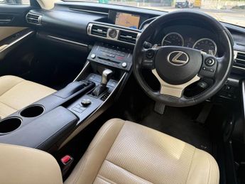Lexus IS 2.5 300h Premier E-CVT Euro 5 (s/s) 4dr