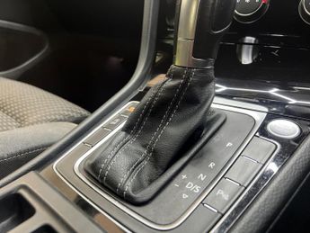 Volkswagen Golf 2.0 TDI R-Line DSG Euro 6 (s/s) 5dr