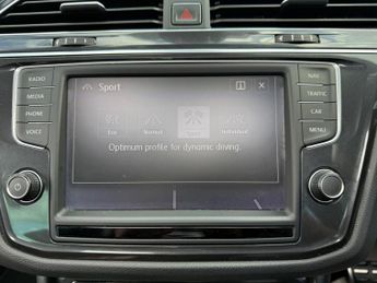 Volkswagen Tiguan 2.0 TDI BlueMotion Tech R-Line DSG 4Motion Euro 6 (s/s) 5dr