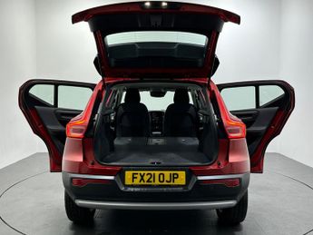 Volvo XC40 2.0 B4 MHEV Momentum Auto Euro 6 (s/s) 5dr
