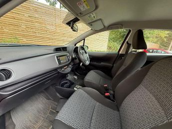 TOYOTA YARIS 1.33 Dual VVT-i Icon Plus Hatchback 5dr Petrol Multidrive S Euro