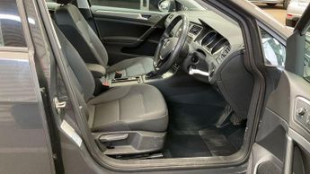 Volkswagen Golf 1.6 TDI SE Nav DSG Euro 6 (s/s) 5dr