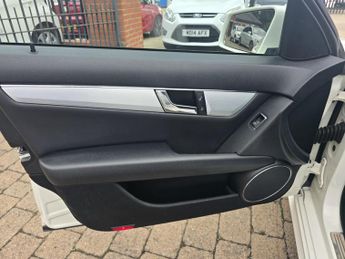 Mercedes-Benz C Class 2.1 C220 CDI BlueEfficiency Sport Auto Euro 5 5dr