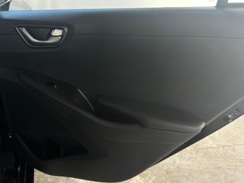 Hyundai IONIQ 1.6 h-GDi Premium DCT Euro 6 (s/s) 5dr