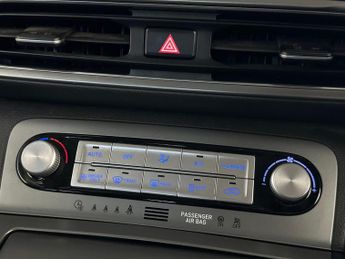 Hyundai KONA 64kWh Premium Auto 5dr (10.5kW Charger)
