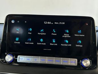 Hyundai KONA 64kWh Premium Auto 5dr (10.5kW Charger)