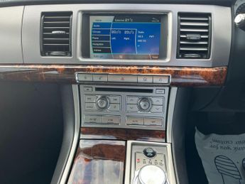 Jaguar XF 3.0 V6 Luxury Saloon 4dr Petrol Auto Euro 4 (238 ps)