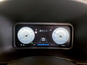 Hyundai KONA 64kWh Premium Auto 5dr (10.5kW Charger)