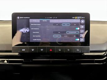 MG MG4 64kWh SE Long Range Auto 5dr