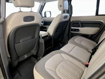 Land Rover Defender 110 2.0 SD4 First Edition Auto 4WD Euro 6 (s/s) 5dr