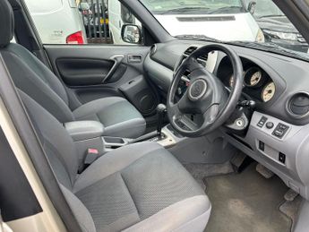 Toyota RAV4 2.0 VVT-i GX 4WD 5dr