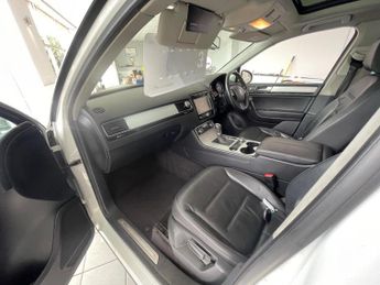Volkswagen Touareg 3.0 TDI V6 BlueMotion Tech R-Line Tiptronic 4WD Euro 5 (s/s) 5dr