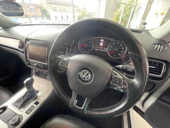 Volkswagen Touareg 3.0 TDI V6 BlueMotion Tech R-Line Tiptronic 4WD Euro 5 (s/s) 5dr