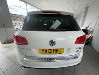 Volkswagen Touareg 3.0 TDI V6 BlueMotion Tech R-Line Tiptronic 4WD Euro 5 (s/s) 5dr