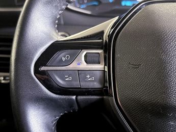 Peugeot E-208 50kWh Allure Auto 5dr