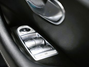 MERCEDES-BENZ E-CLASS 2.0 E220d SE Saloon 4dr Diesel G-Tronic+ Euro 6 (s/s) (194 ps) +