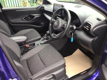 Toyota Yaris 1.5 VVT-h Design E-CVT Euro 6 (s/s) 5dr