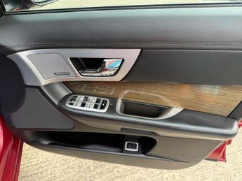 Jaguar XF 2.2d Premium Luxury Auto Euro 5 (s/s) 4dr