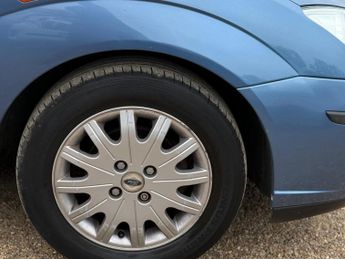 Ford Focus 1.6i 16v Ghia 5dr