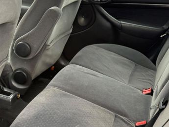Ford Focus 1.6i 16v Ghia 5dr