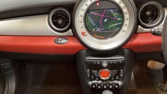 MINI Convertible 2.0 Cooper D Auto Euro 5 2dr