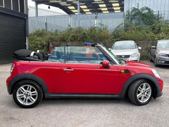 MINI Convertible 2.0 Cooper D Auto Euro 5 2dr